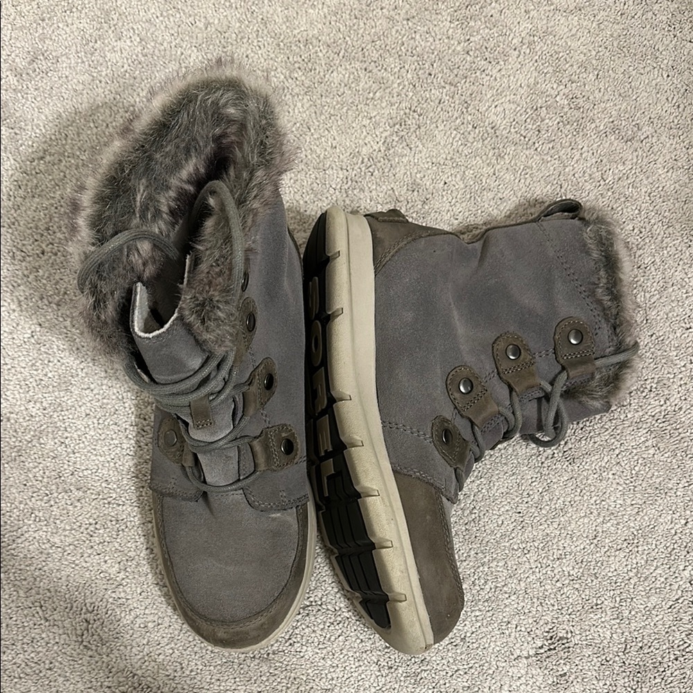 Stylish Gray Fur-Lined Boots